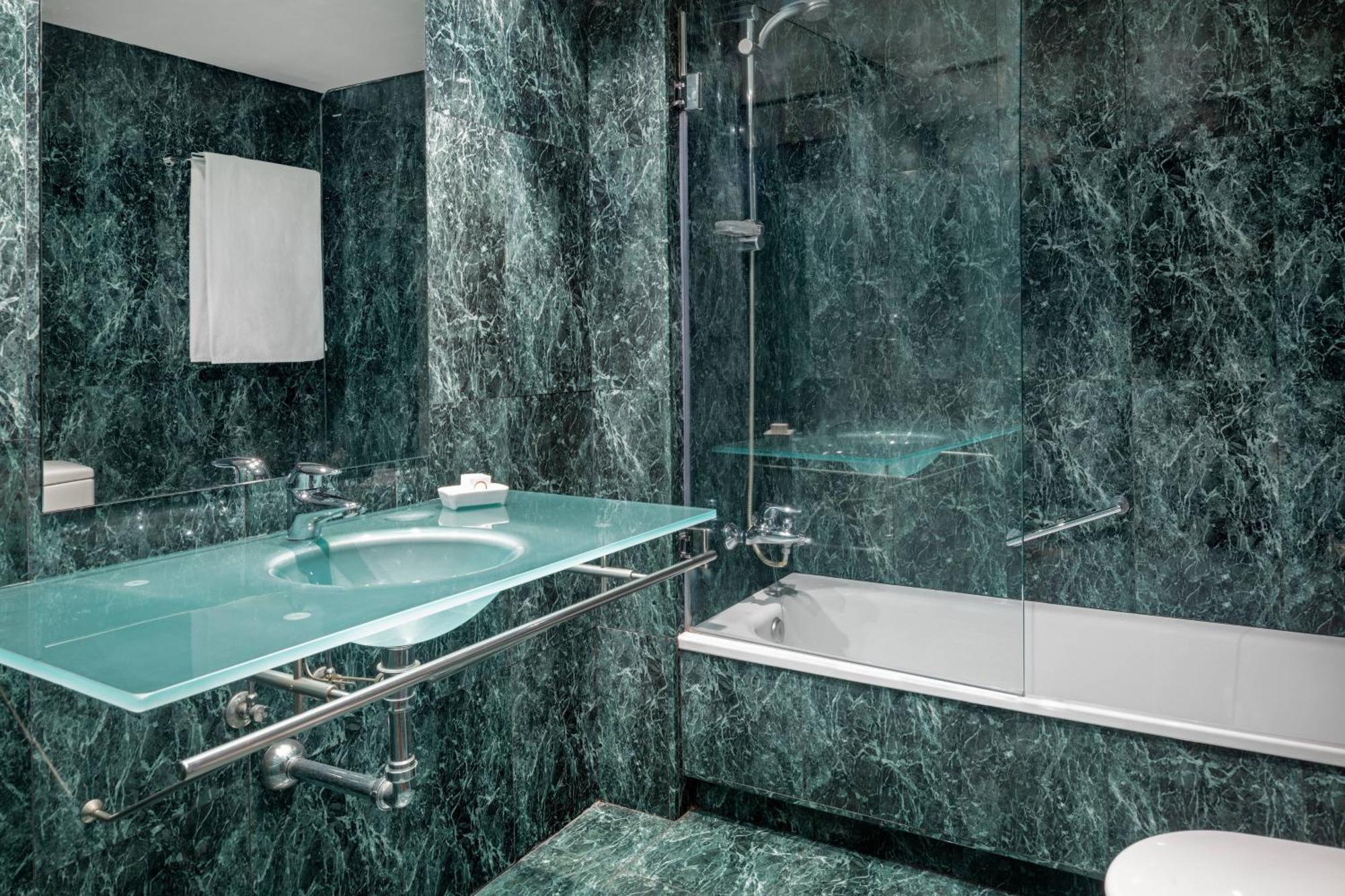 Ac Hotel Ponferrada By Marriott Extérieur photo
